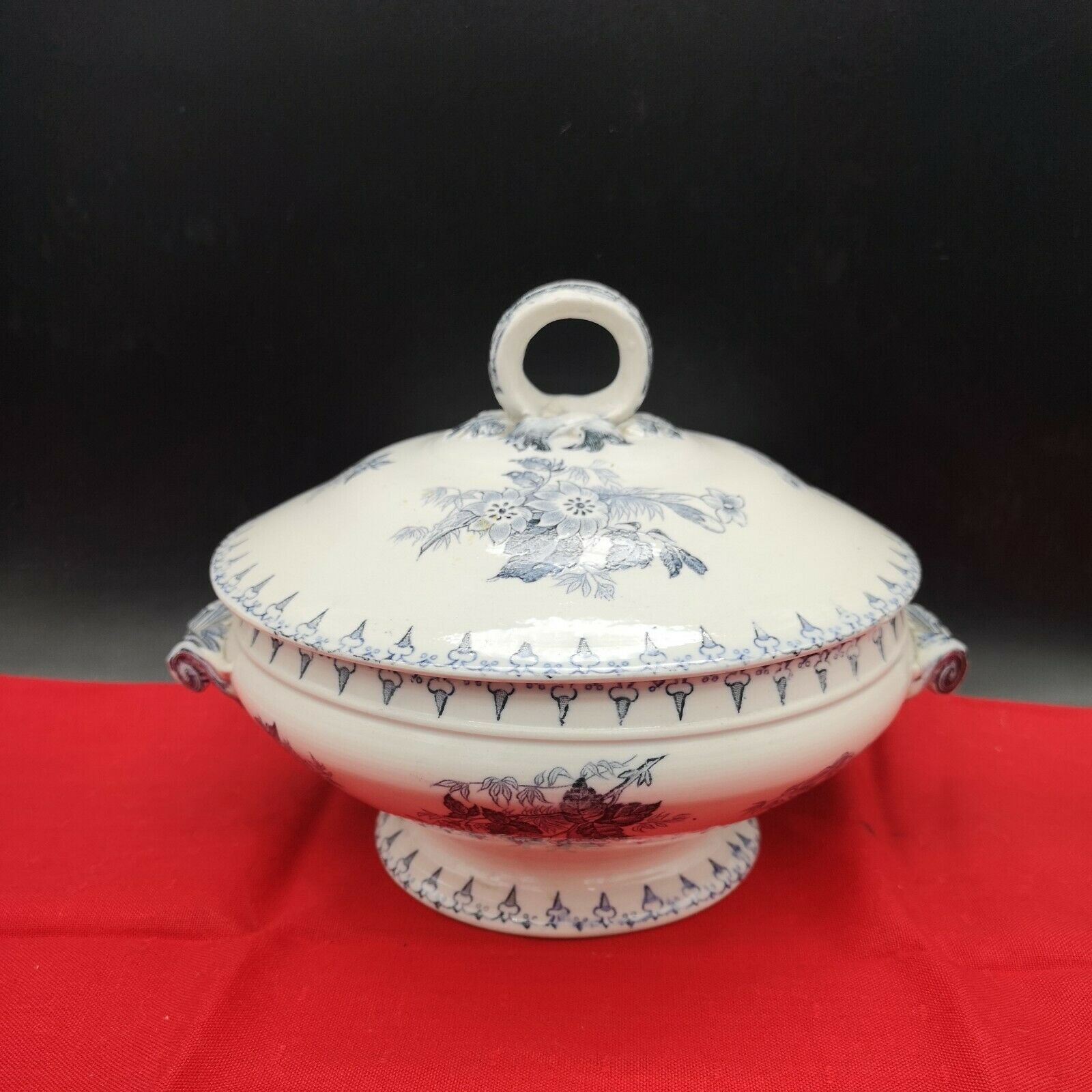 Vegetable or small soup pot in earthenware Sarreguemines model Flora