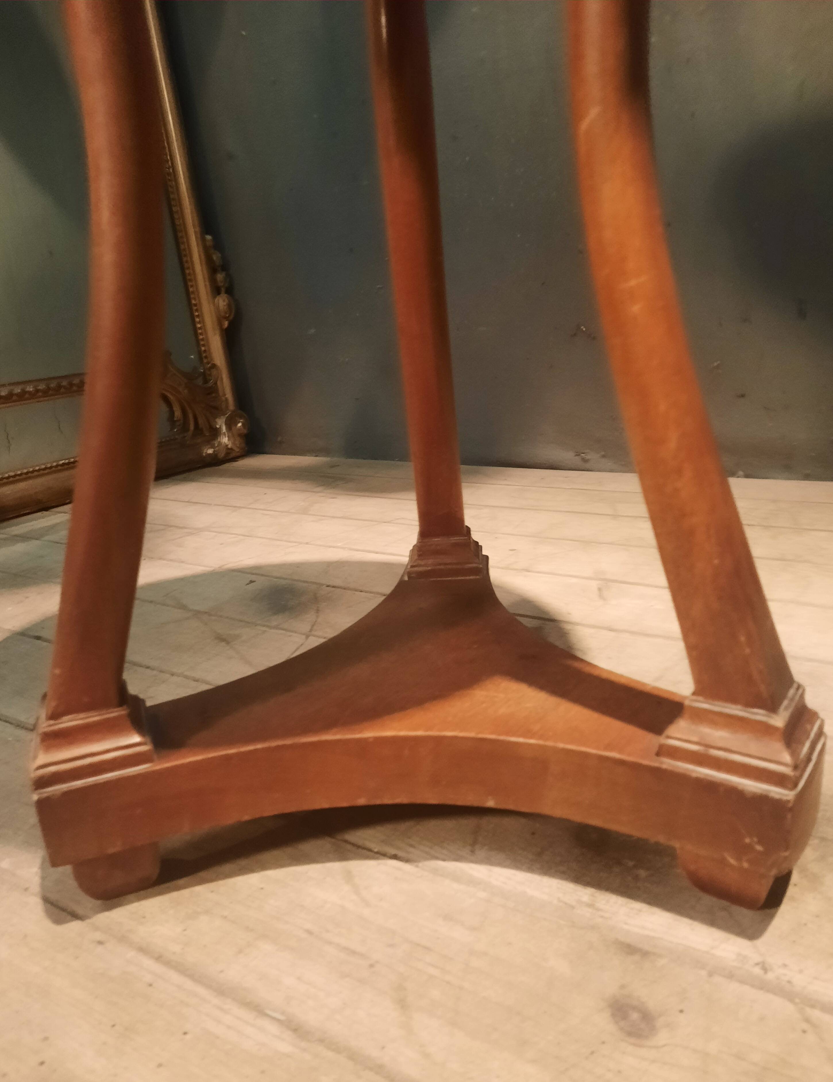 Side table with a swan neck.