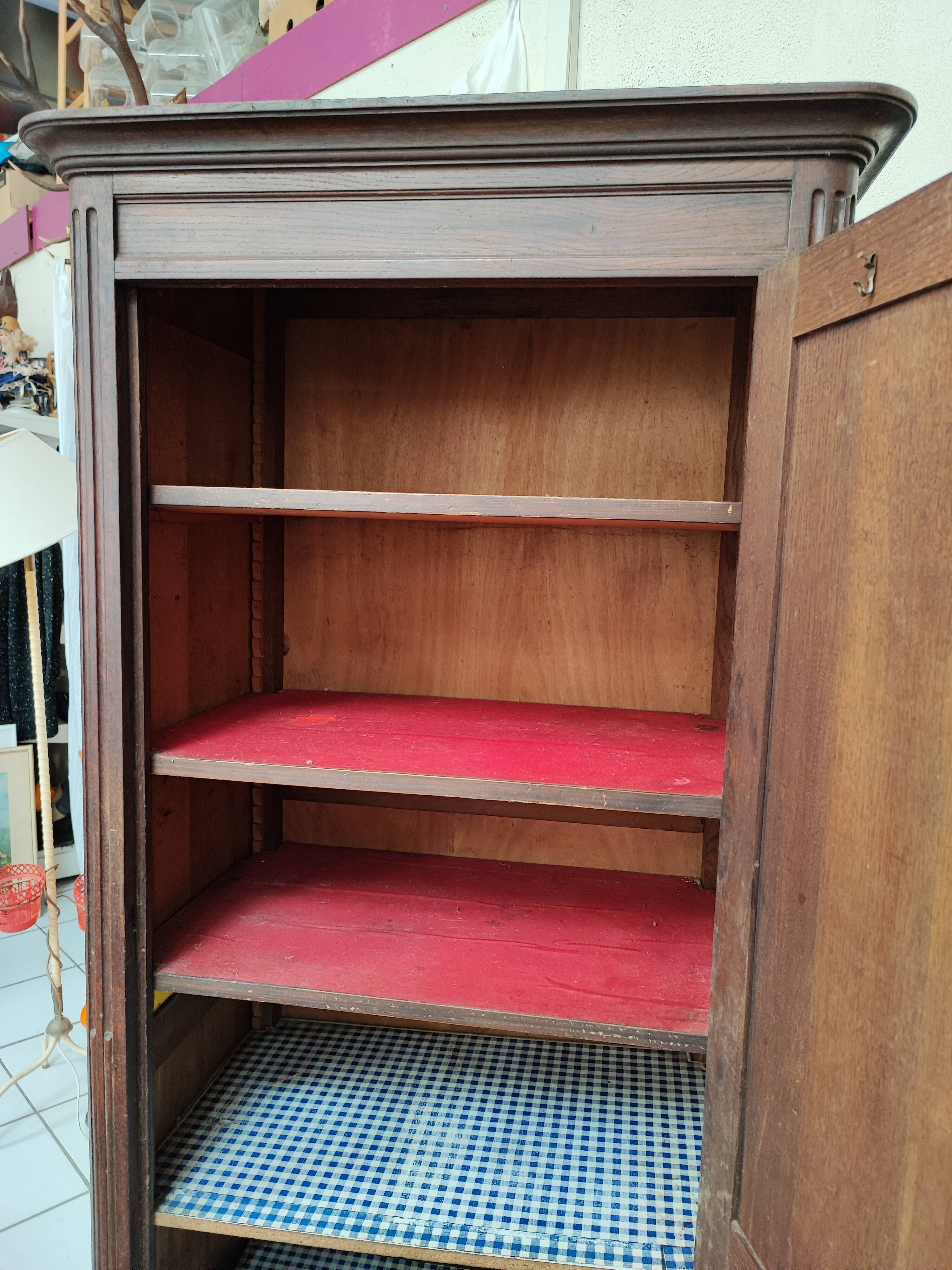 Bonnetière man standing cabinet a door