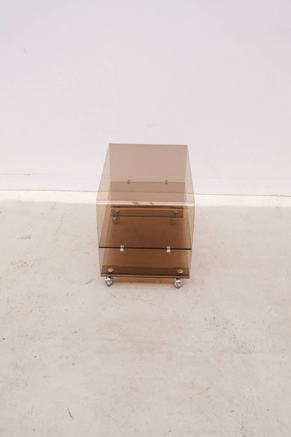 Table d’appoint de michel dumas pour roche bobois en plexiglas, 1970