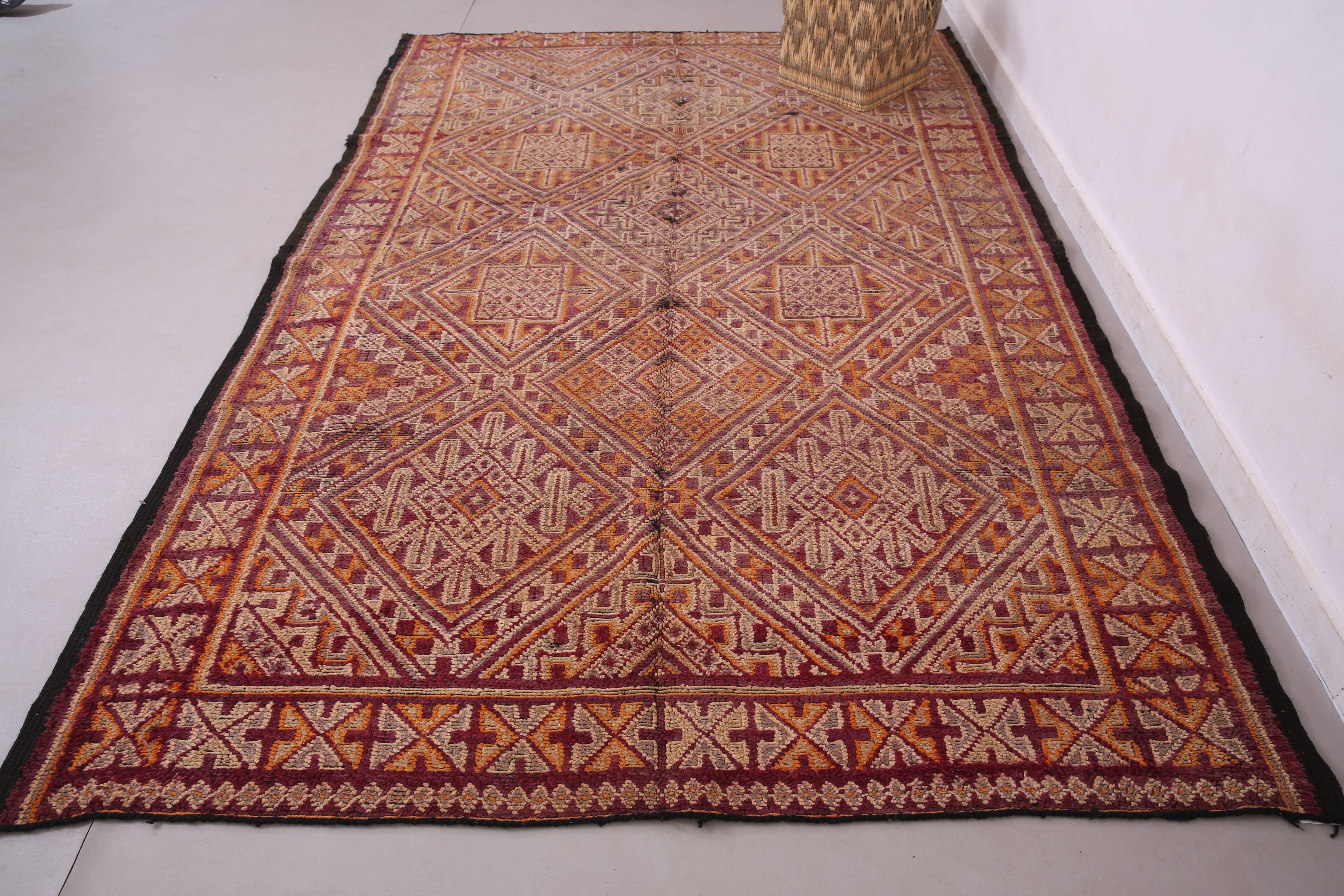 Vintage Beni Mguild Rug 208 x 315 cm - Berber Wool Rug - Moroccan Rug