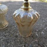 Paire de suspensions globe en verre ambré vintage
