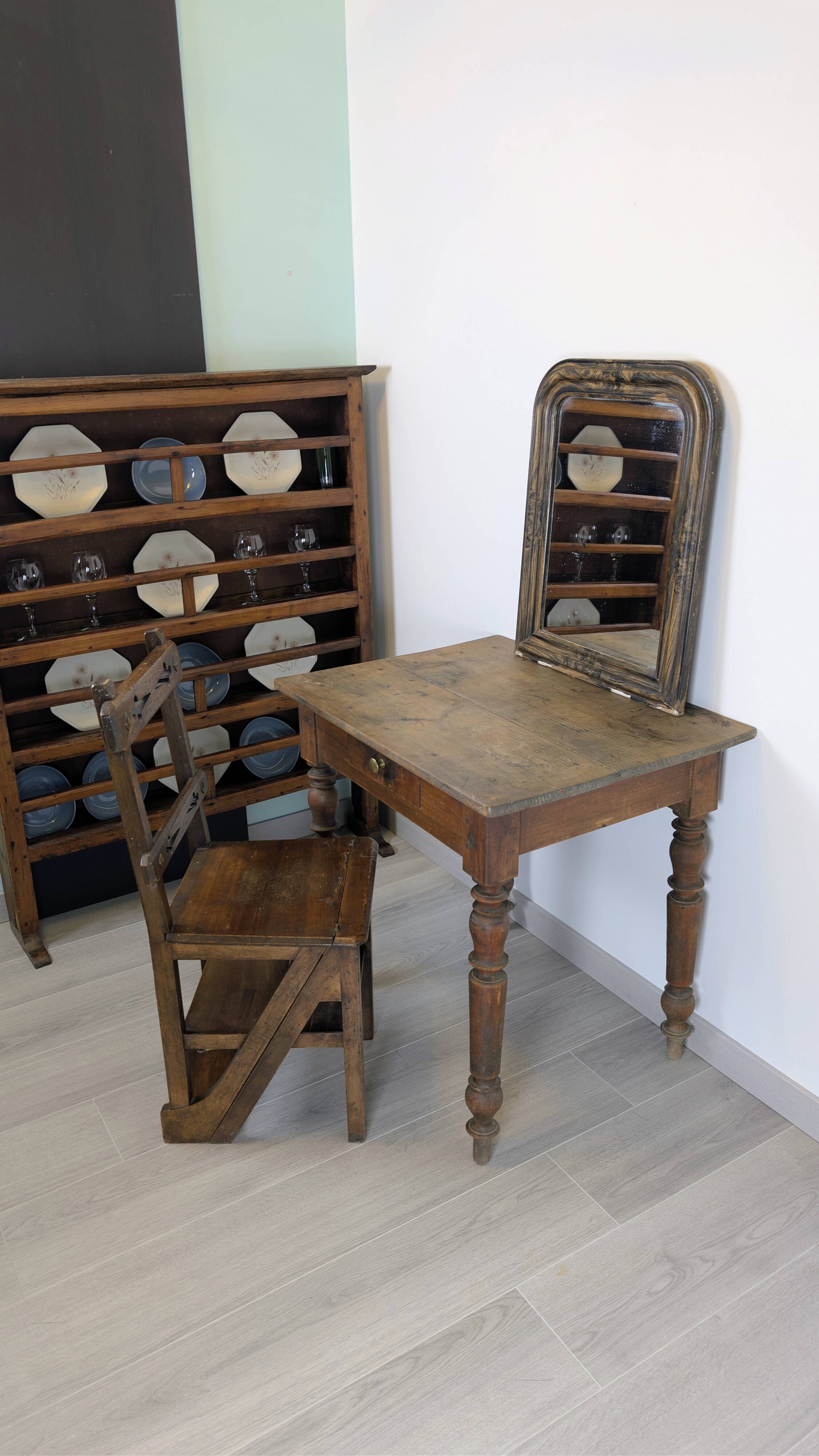 Writing table Napoleon III in solid wood – Authentic charm of the 19th century