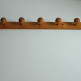 Scandinavian pine wooden ball shaped coat hooks, 1970s.