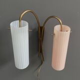 Applique murale en laiton avec abat-jour en verre rose et bleu, années 1960