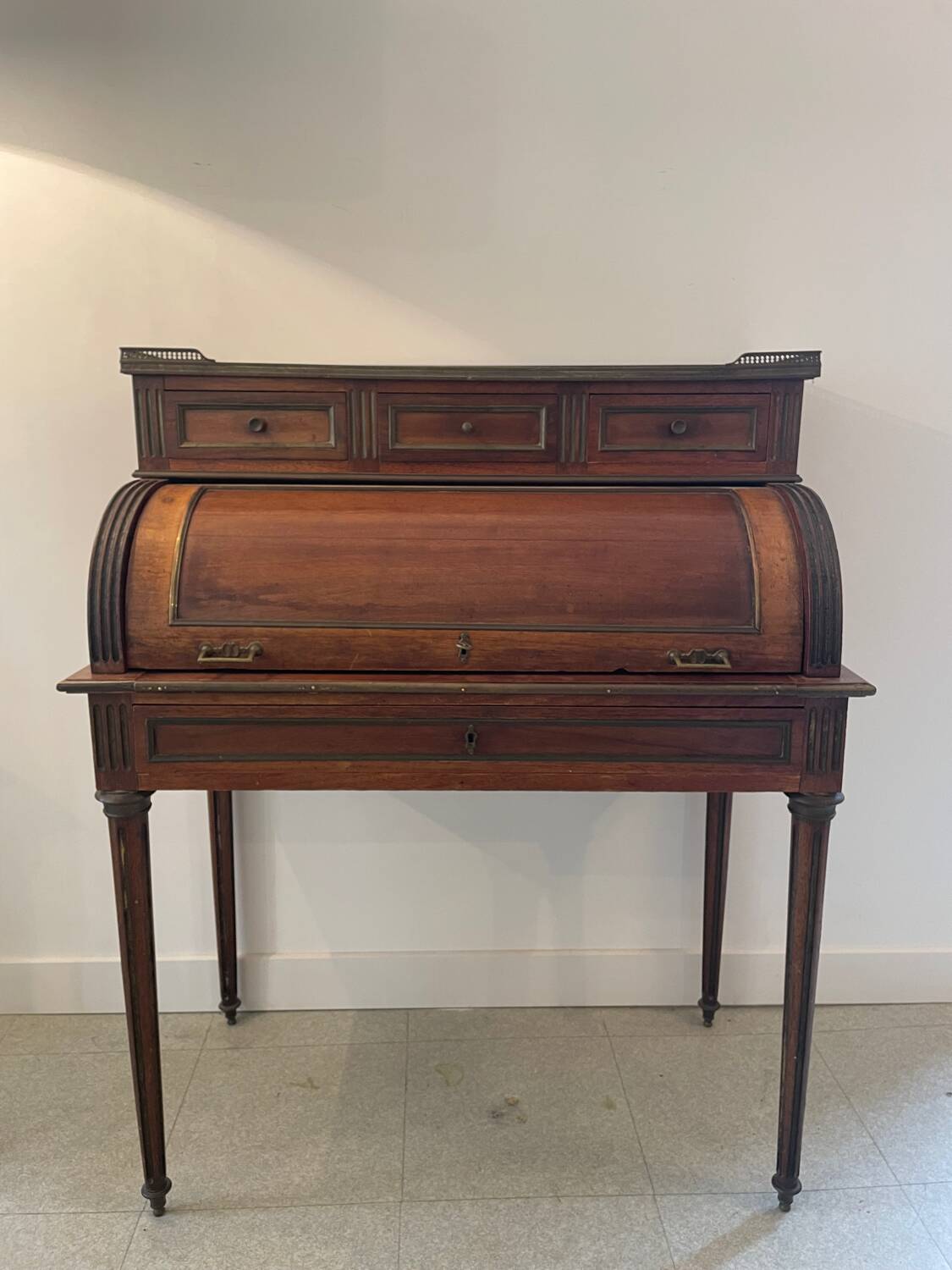 Happiness of the day/Louis XVI cylinder desk