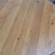 Table basse scandinave en pin massif piètement tripode style chalet suédois