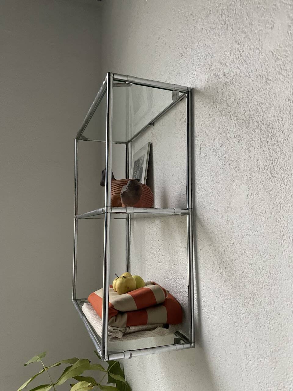 Abstracta Poul Cadovious wall shelf
