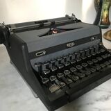 Royal typewriter, circa 1940