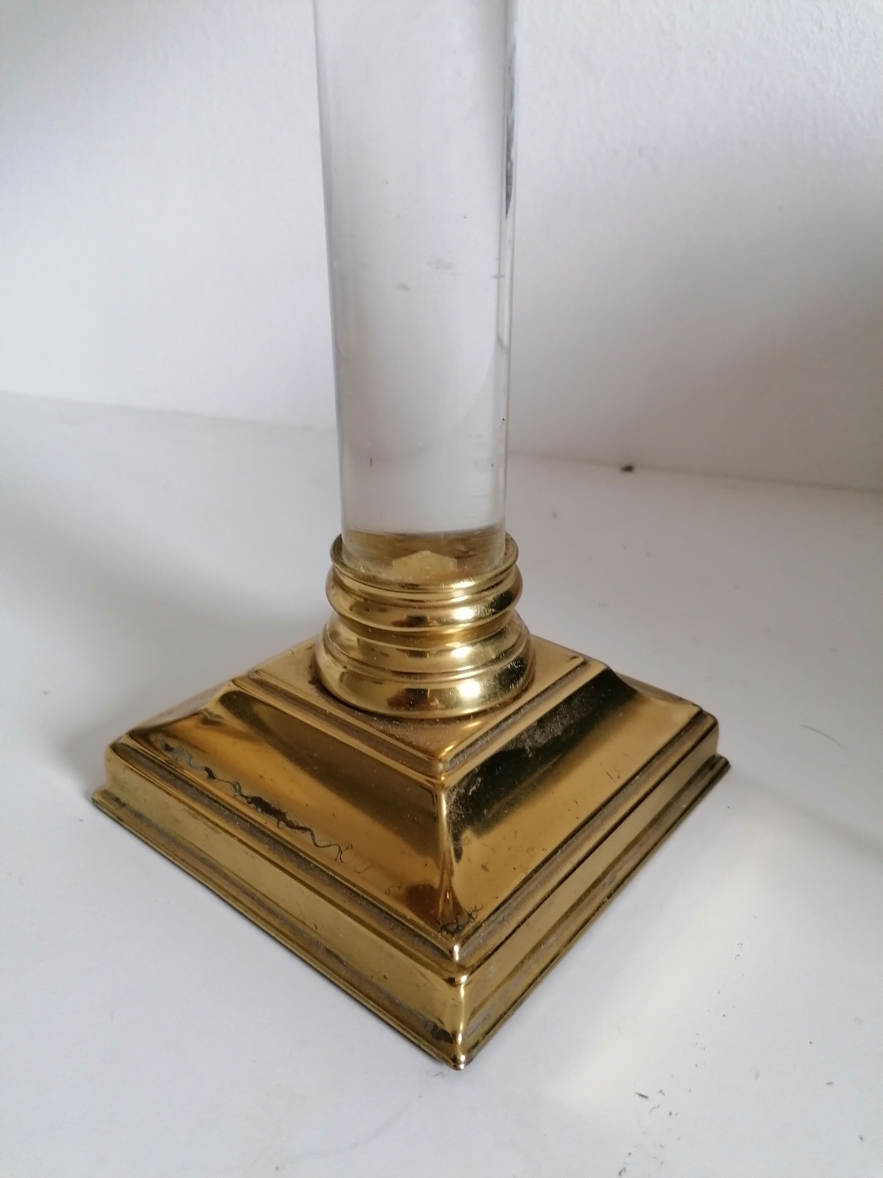 Lampe pied plexiglass et métal doré vintage