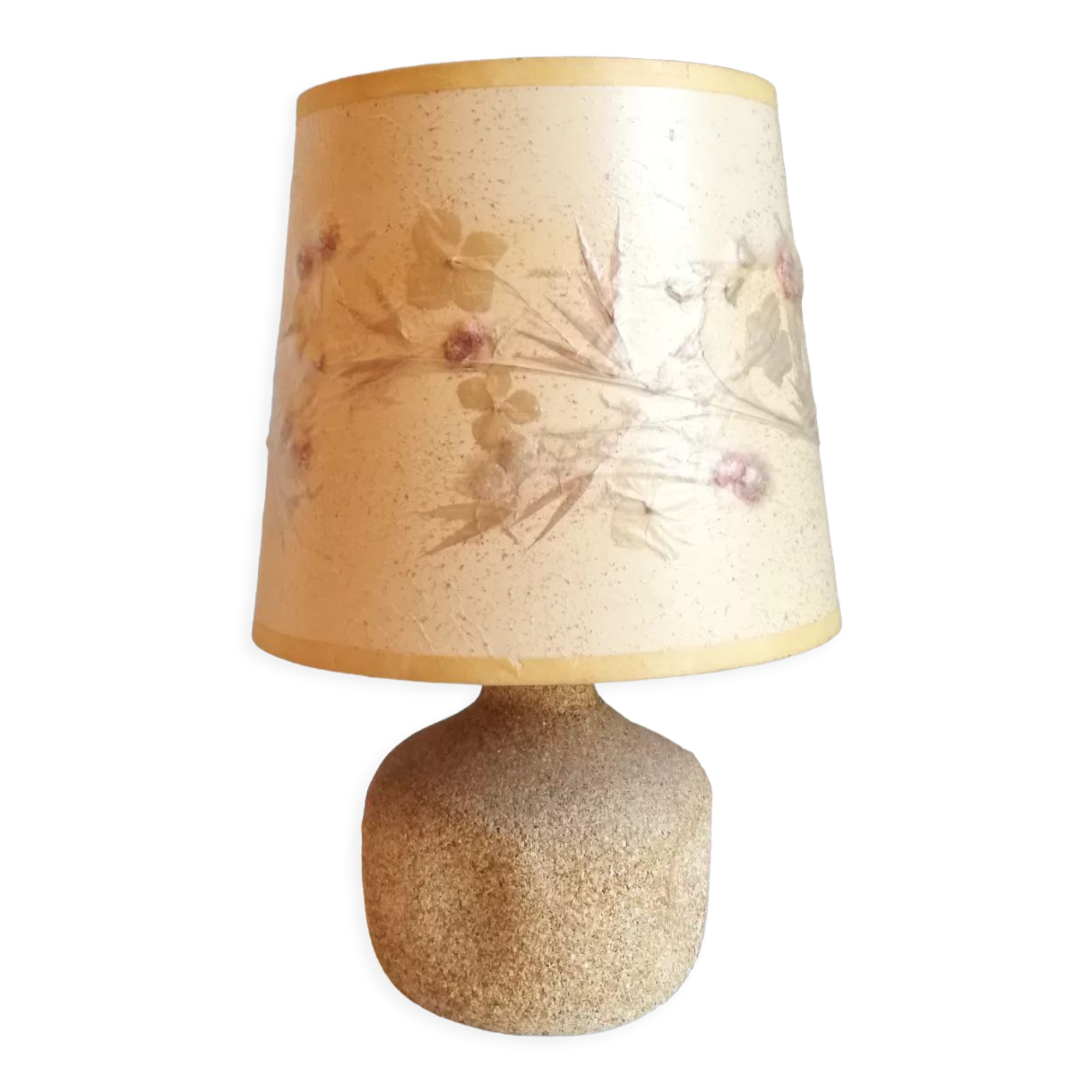 Sand-colored stone lamp
