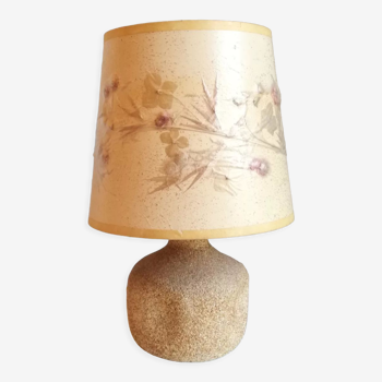 Sand-colored stone lamp