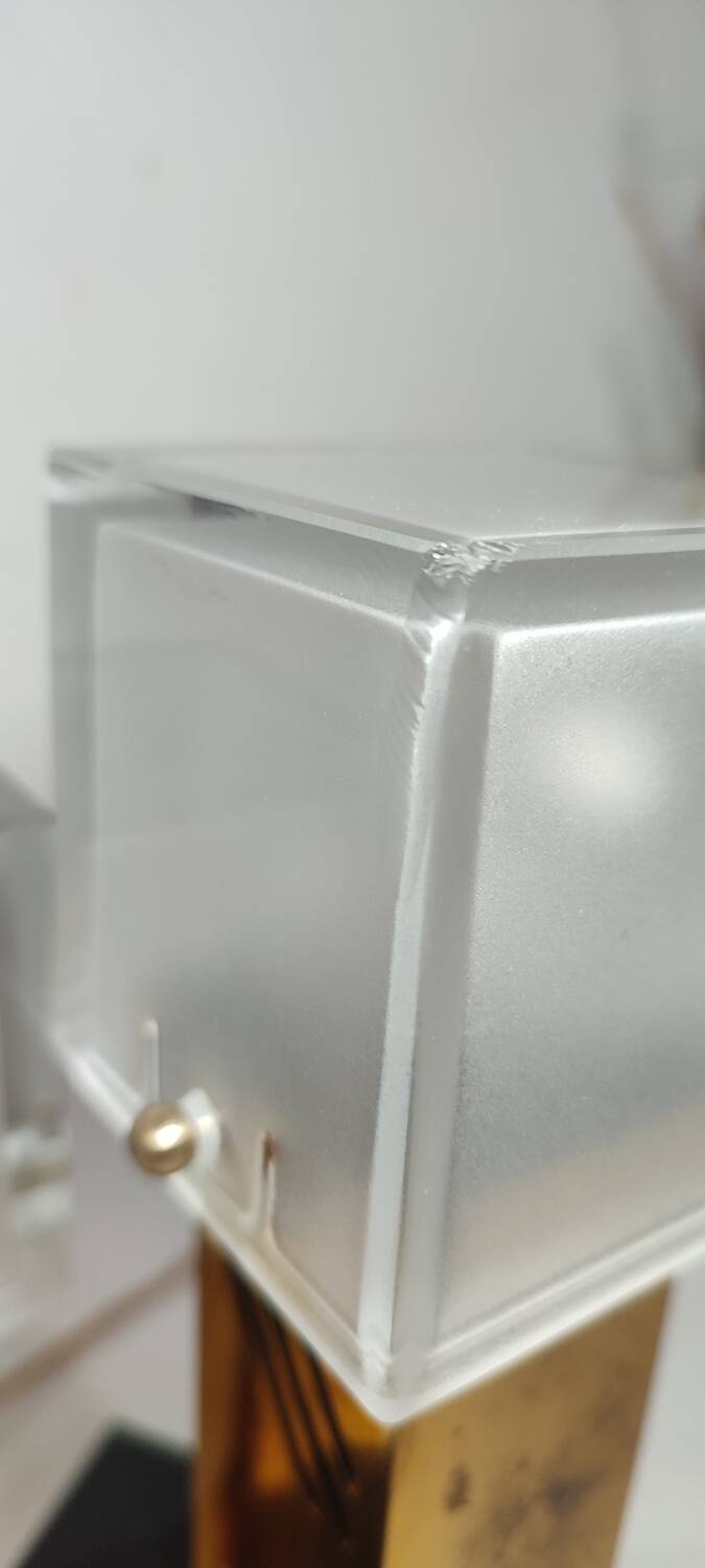 Lámpara de mesa de metal. Italia,1970s.