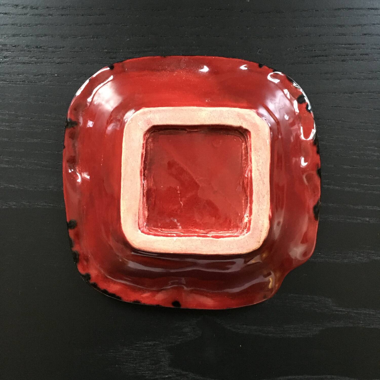 Burgundy leaf emptier