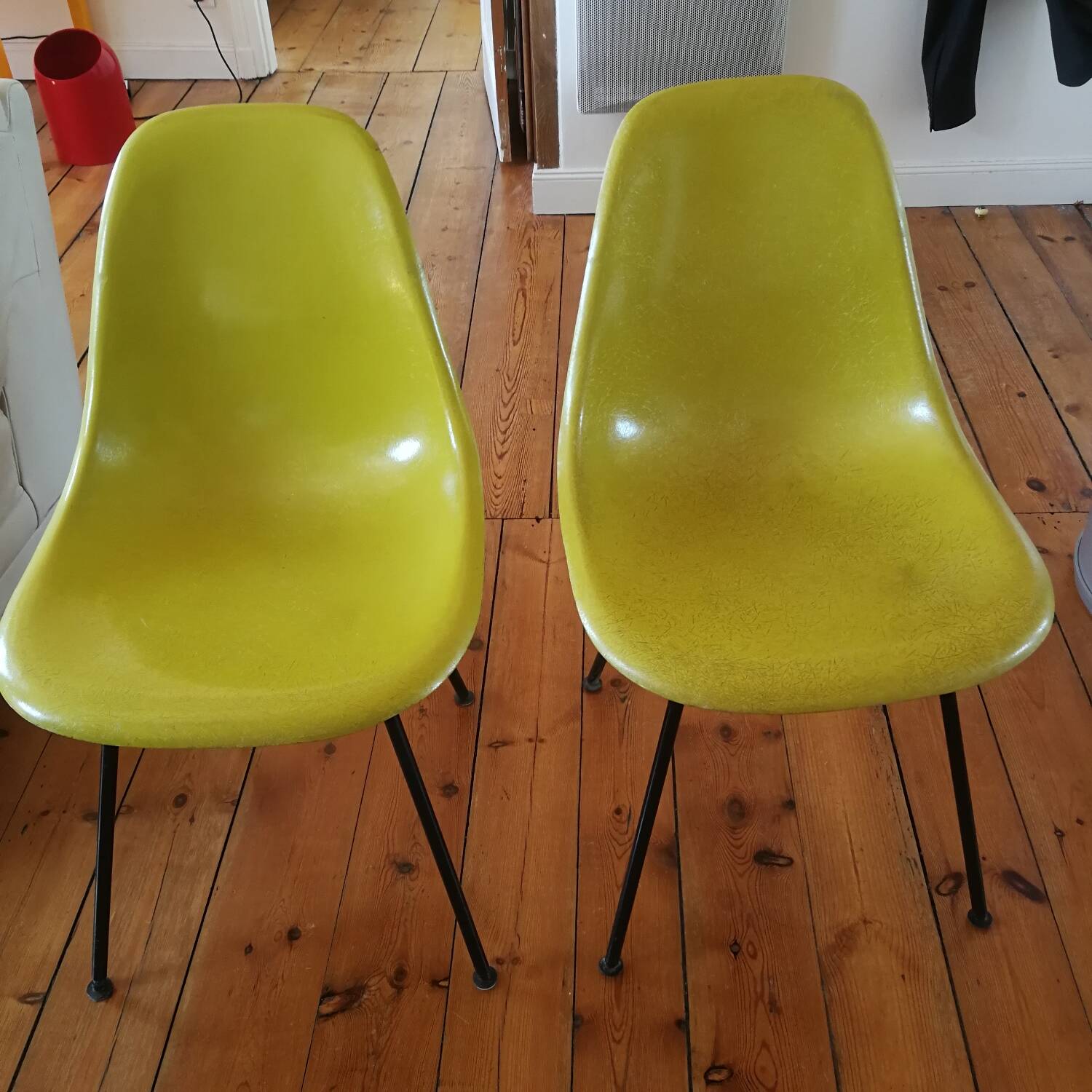 Set of 4 DSX chairs Herman Miller edition design Charles Eames fiberglass