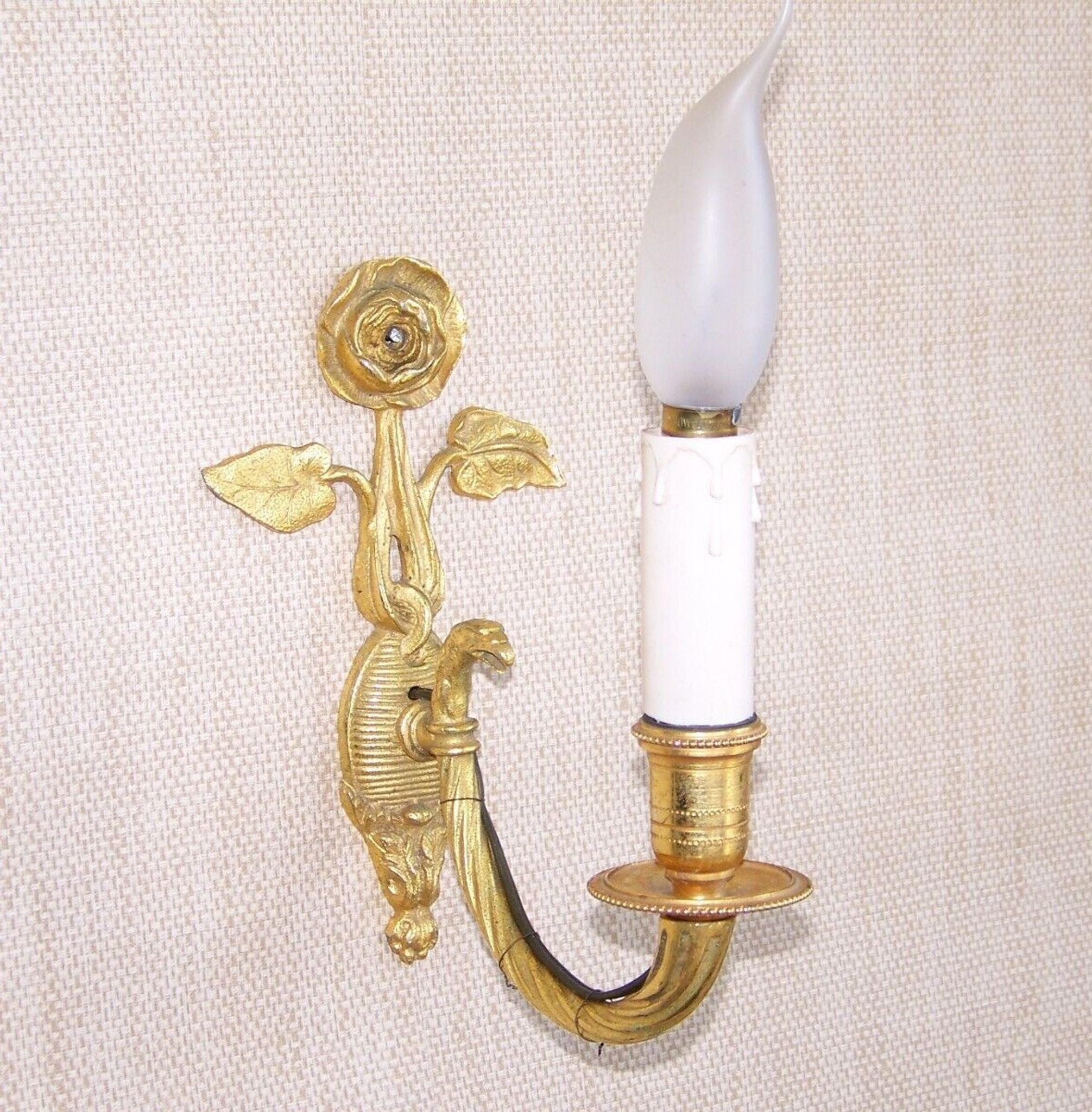 Simple wall sconce in classic Empire style made of vintage French cast brass 4316.