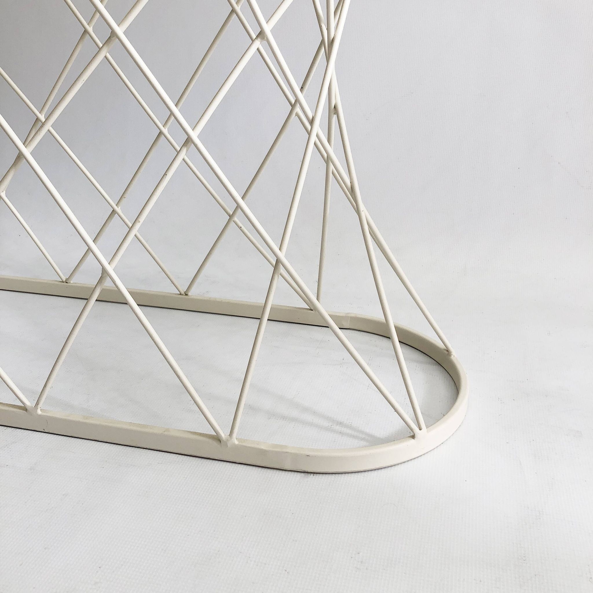 White Twisted Console 1980s  Noguchi Style USA Mid Century Oval