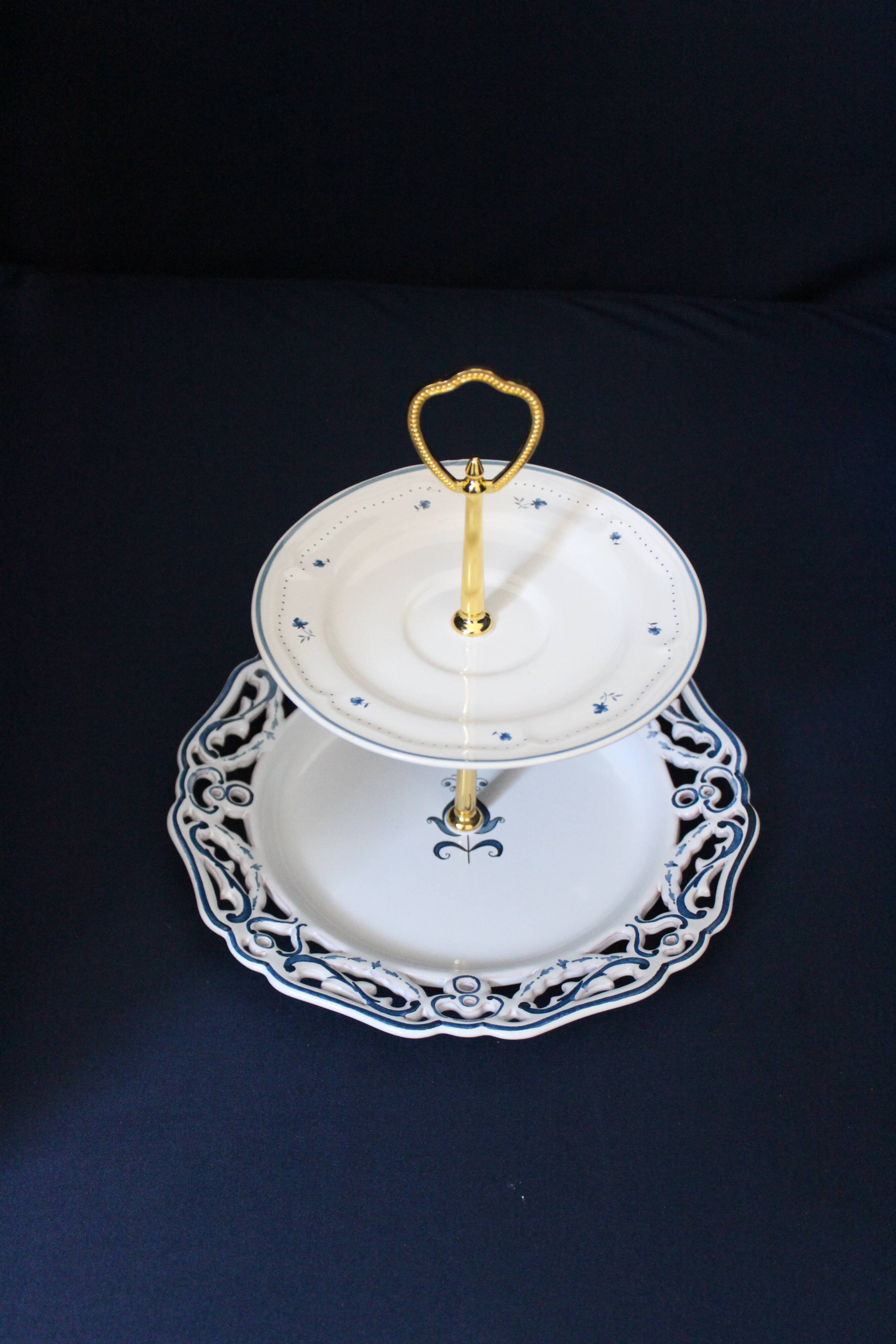 Display for cakes, fruits, aperitifs