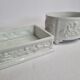 Deux boîtes en biscuit de porcelaine à décor d'angelots
