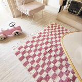 Pink and white Beni Ouarain checkered Berber rug in wool