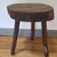 Tripod brulatist tabouret