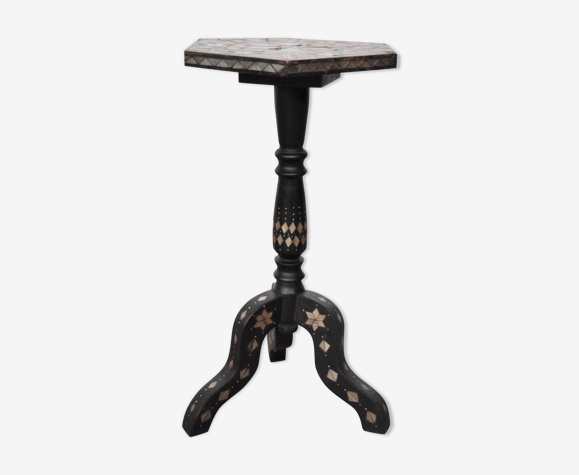 Table basse incrustée de fils dorés 1960