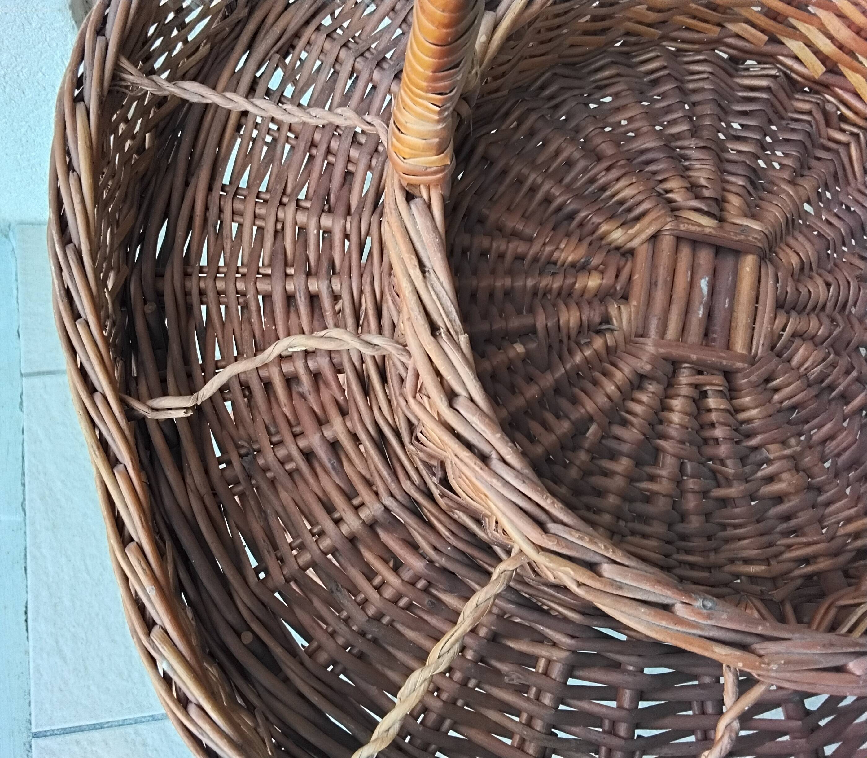 Portable wicker bar
