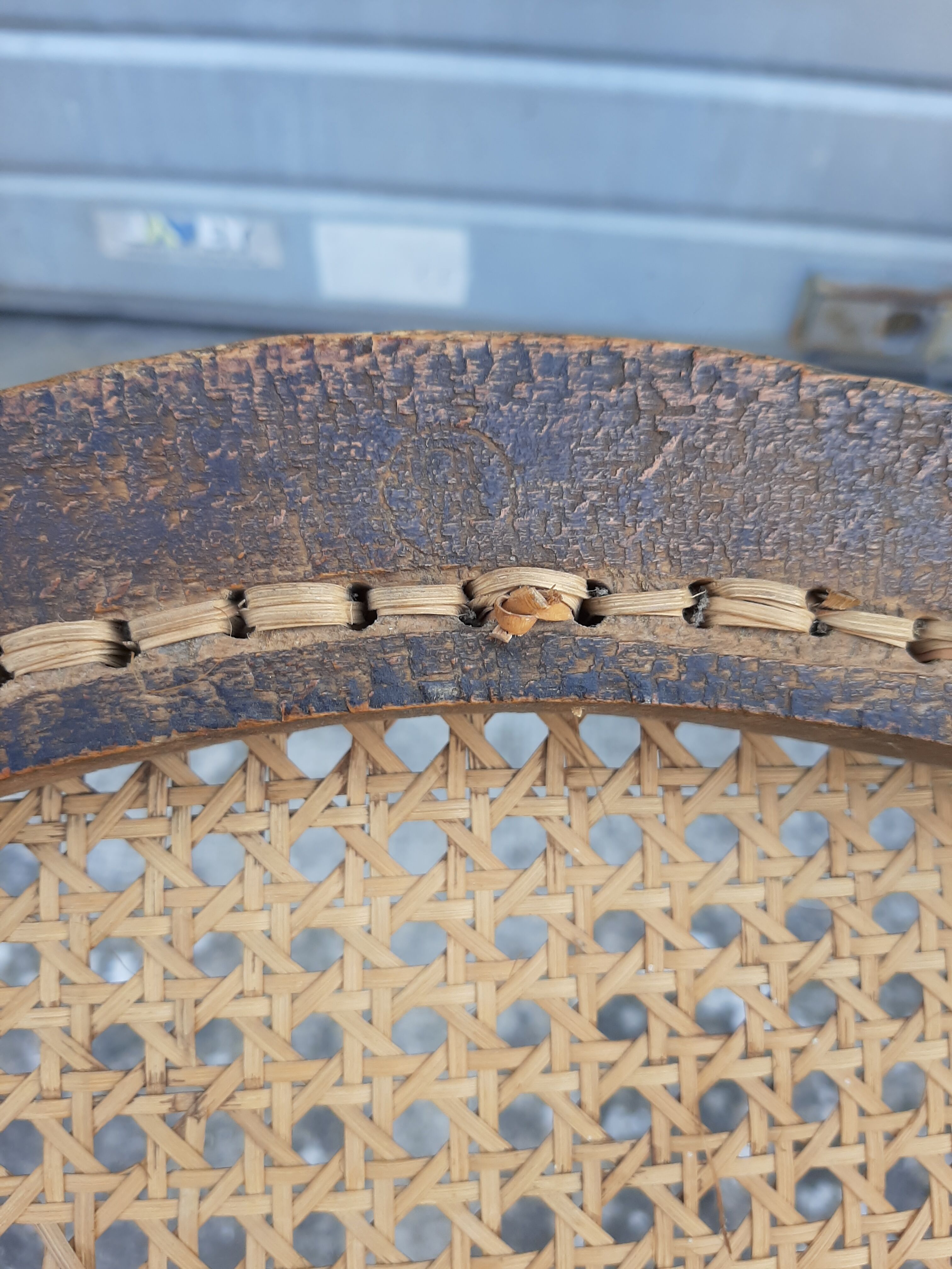 Paire de chaises de bistrot canné