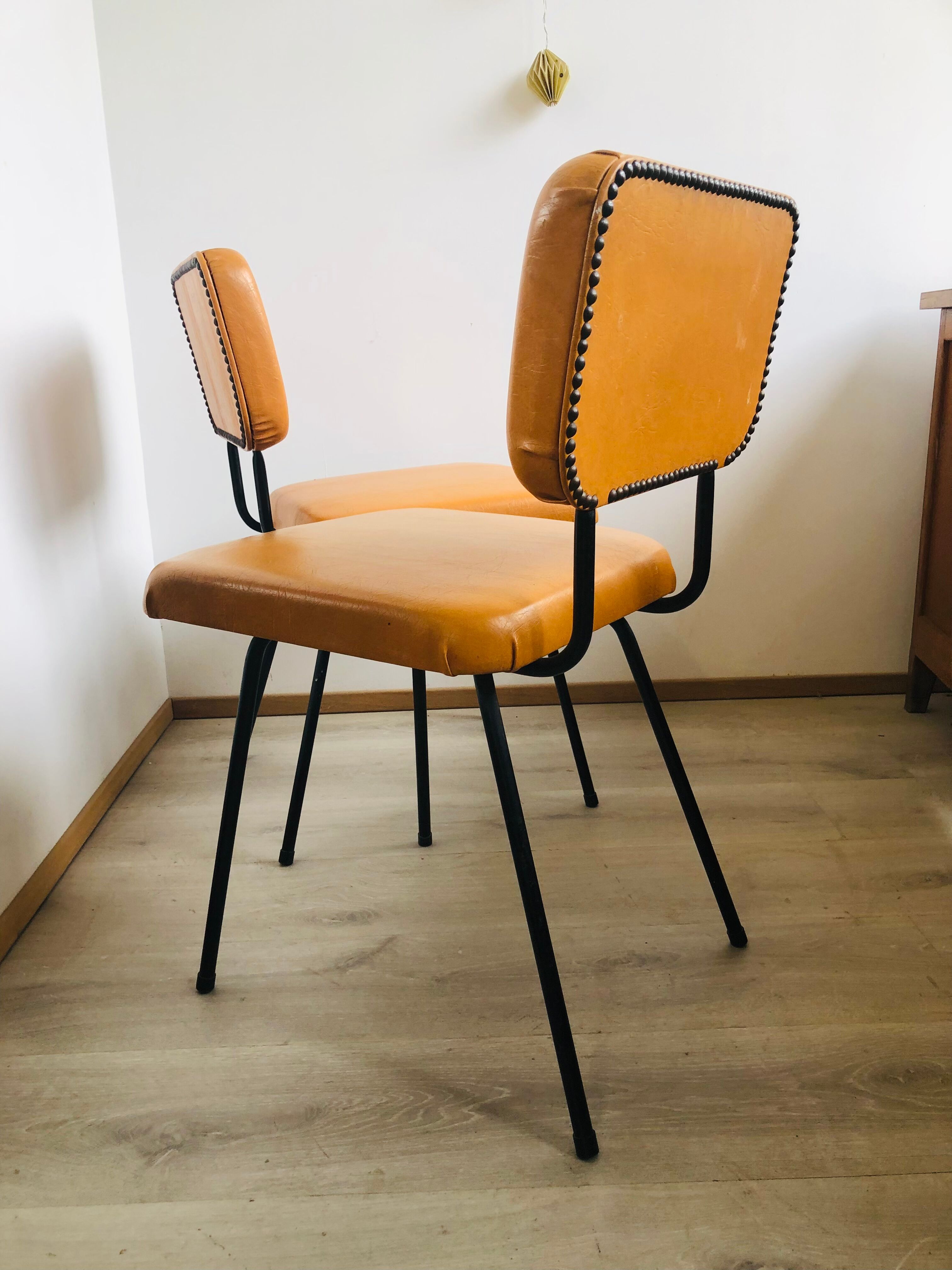 2 chaises airborne signées andré simard 1950