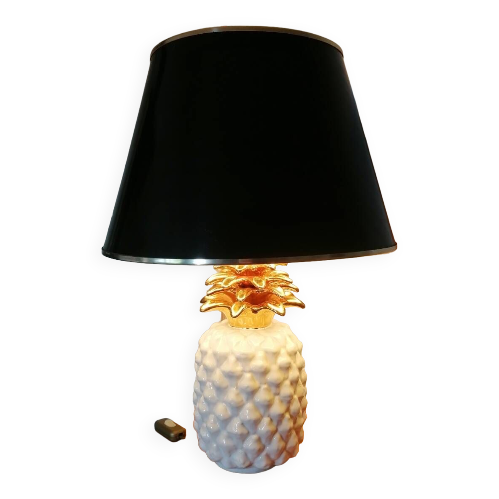 Vintage white and gold ceramic pineapple lamp