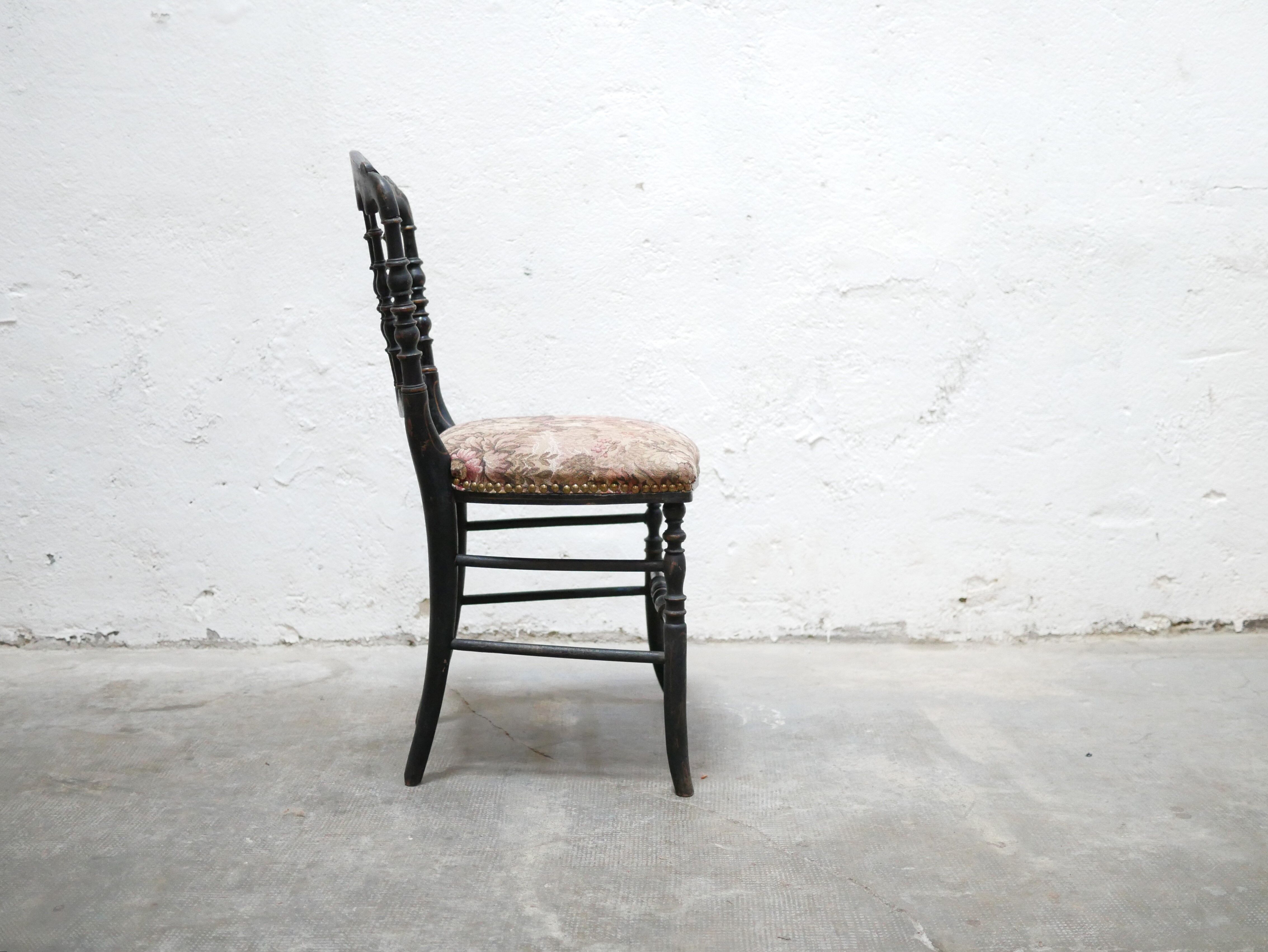 Antique Napoleon III chair in wood and fabric