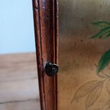 Key holder in wood and brass flower illustration
