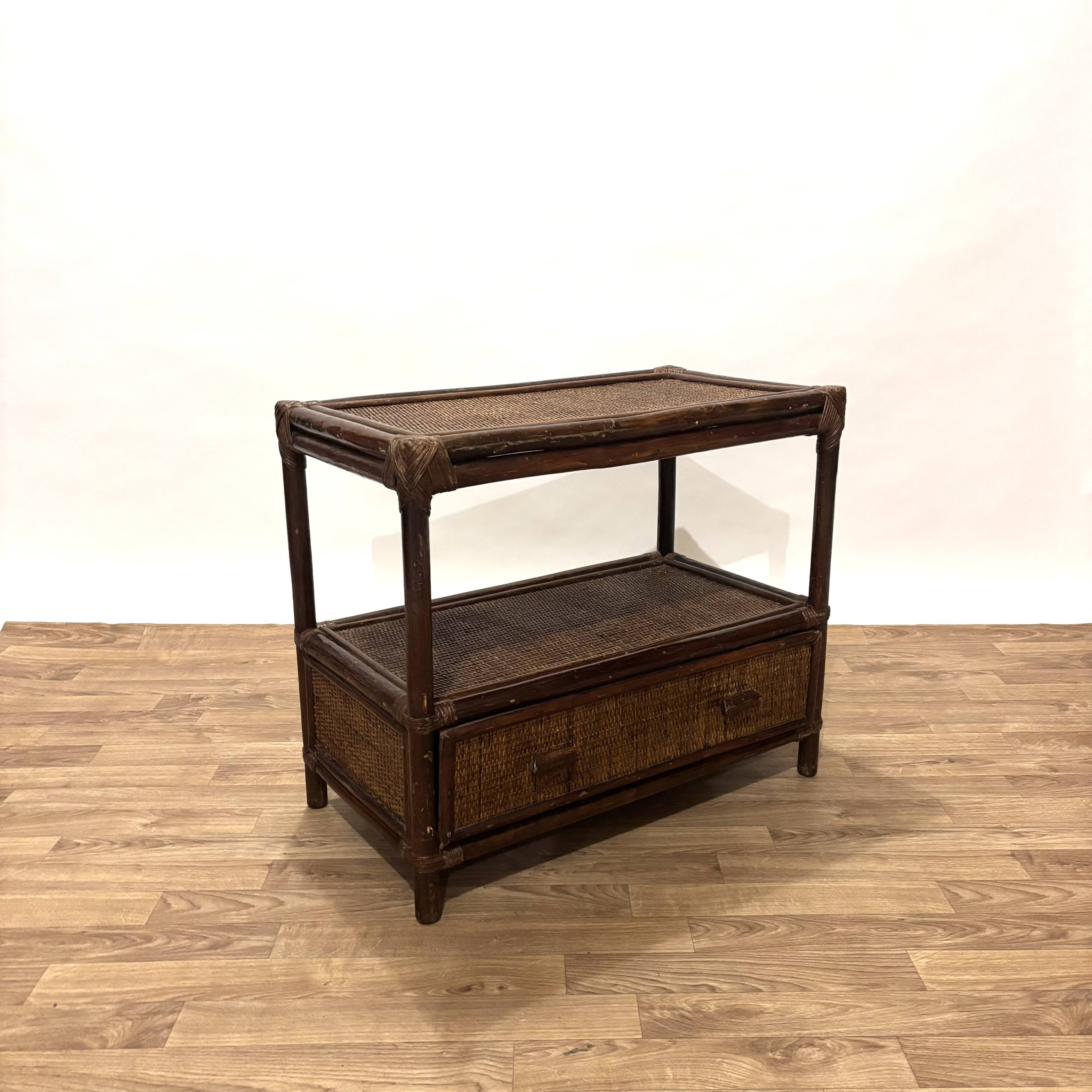 Meuble années 70 en osier tressé