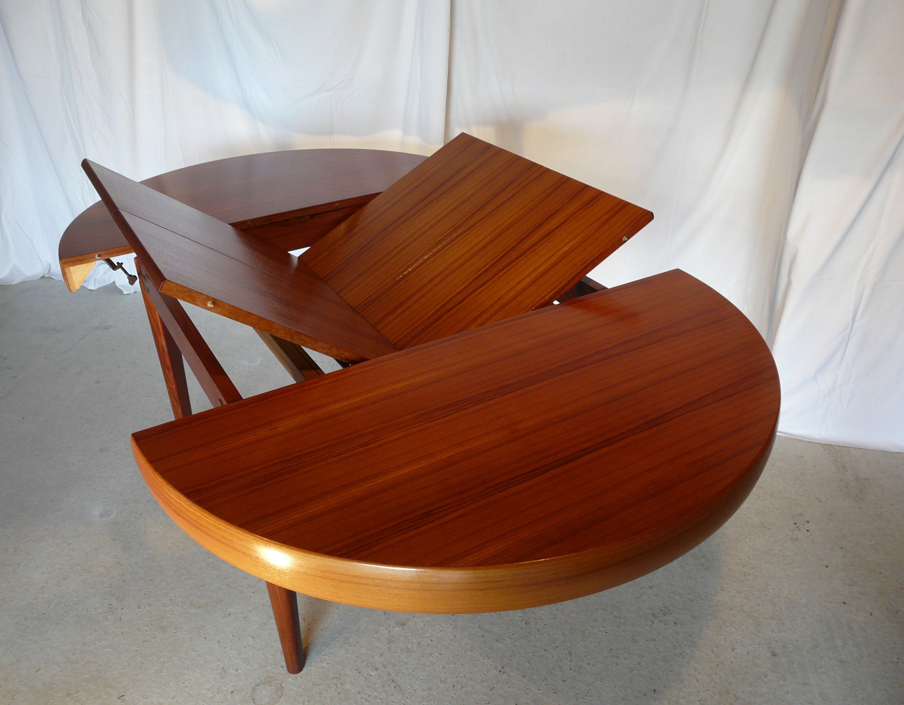 Scandinavian vintage extendable round table