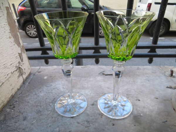 2 verres à vin en cristal saint Louis non signés, modèle Camargue