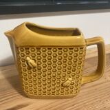 Abeilles slip pitcher signed Saint Clément
