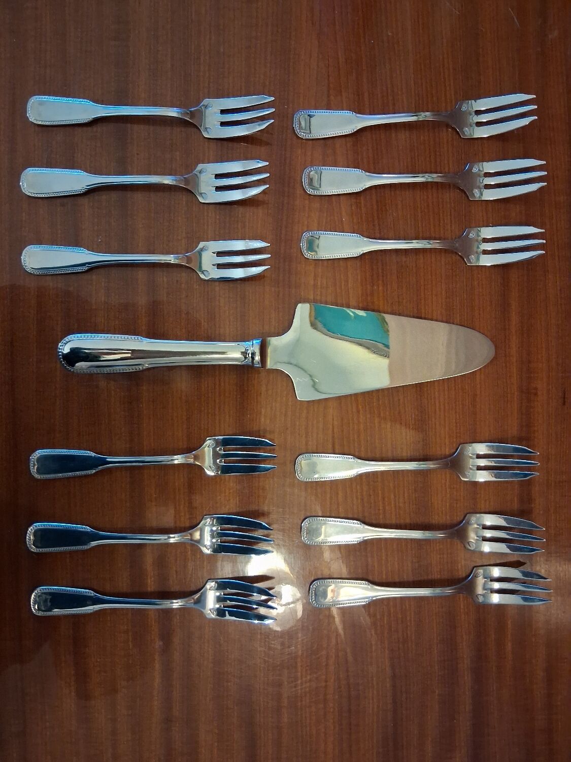 Cake cutlery