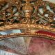 Grand miroir de mariage en bois doré français du 19ème siècle, miroir de dessus de manteau antique avec verre mercuré d'origine.
