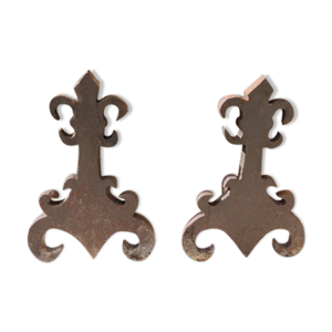 Chenets en fonte fleur de lys baroque