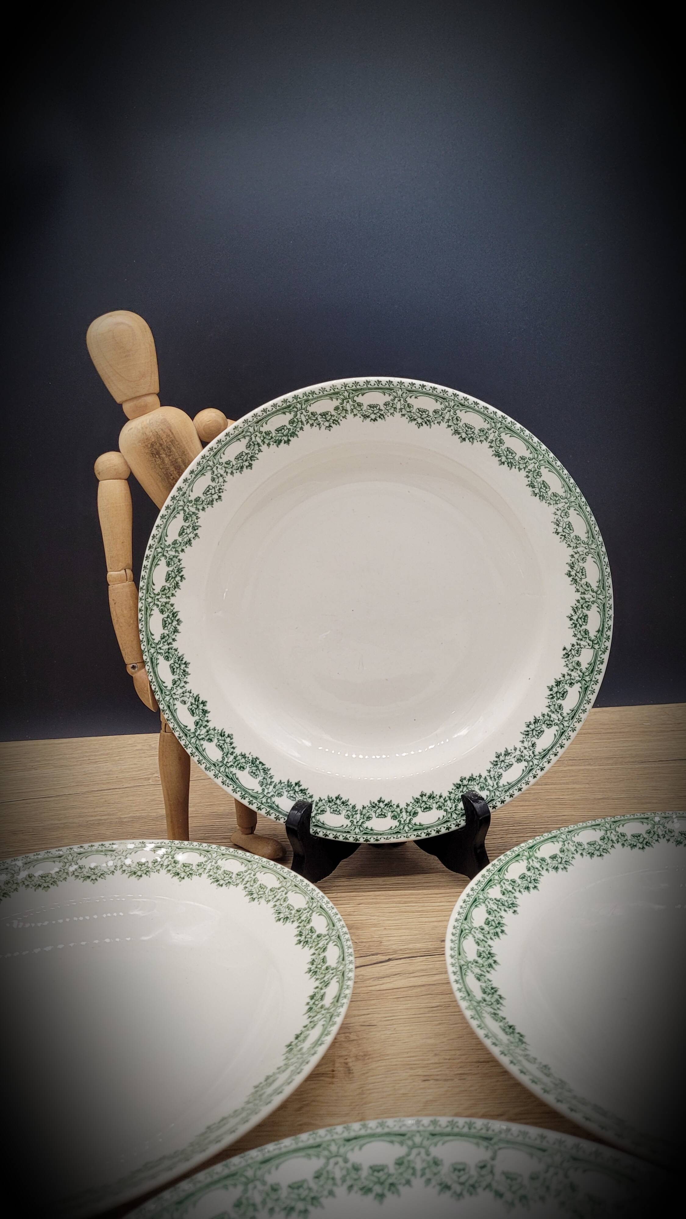 Set of 6 Carlotta Boch plates