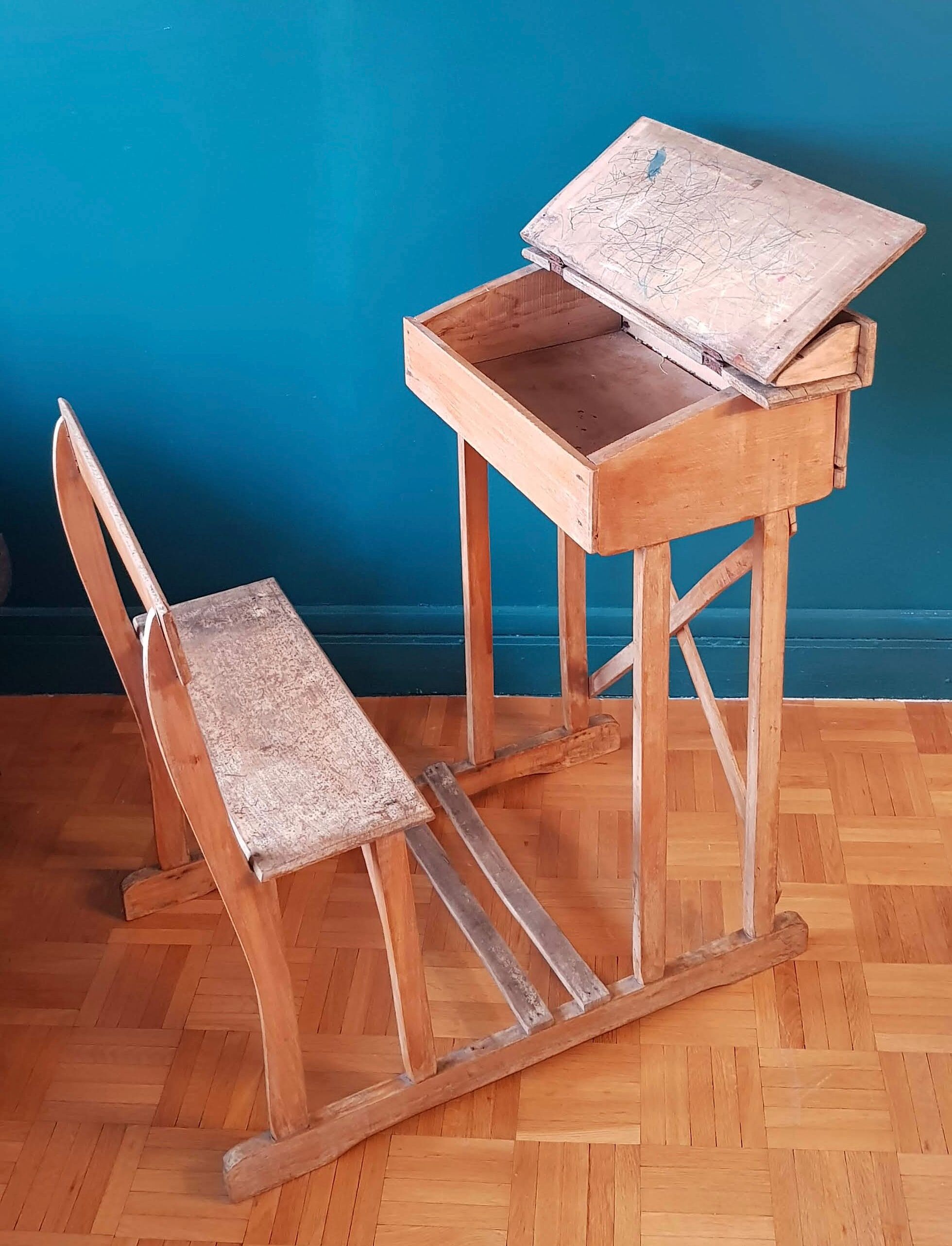 Pupitre d'écolier ancien