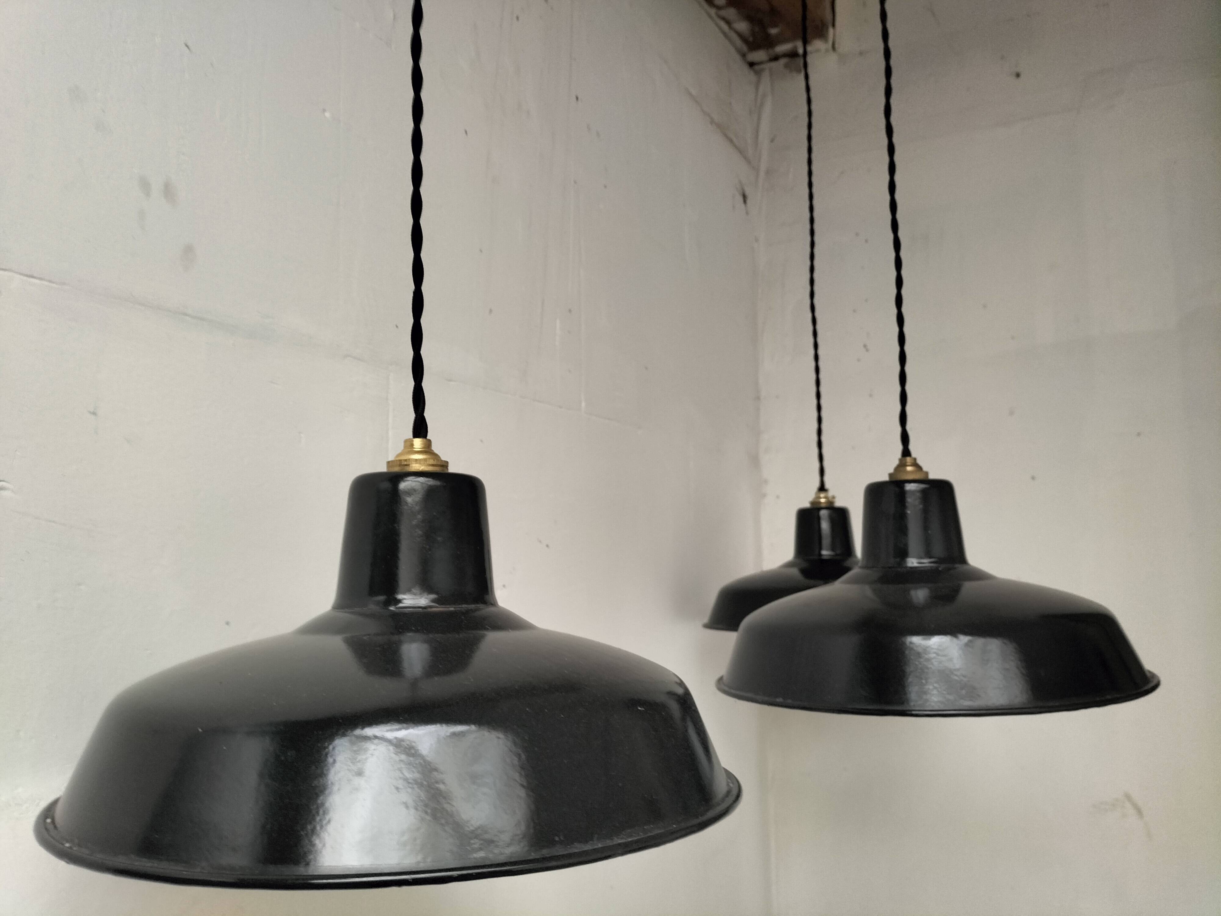 Enamelled sheet metal suspensions