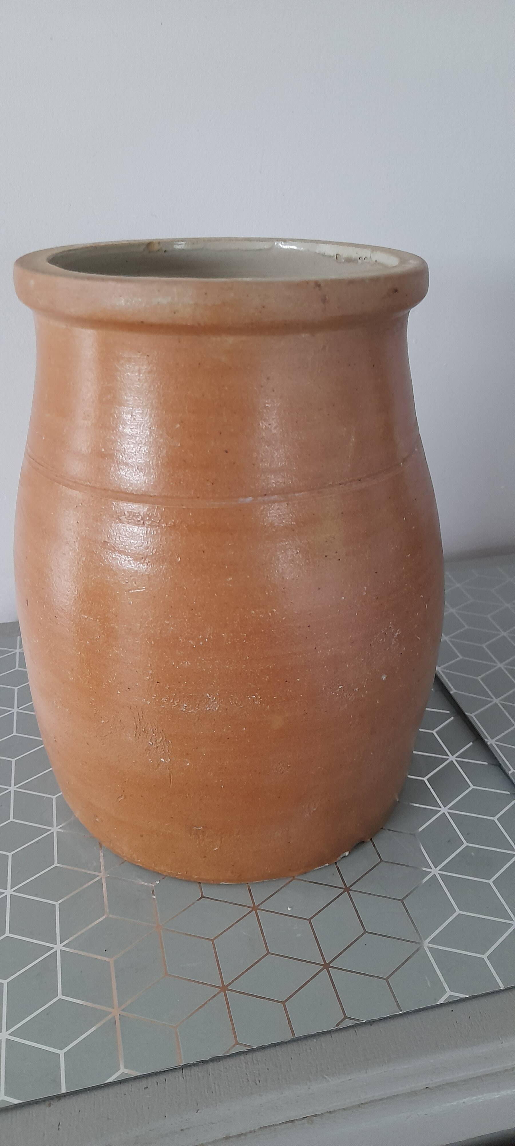 Stoneware pot