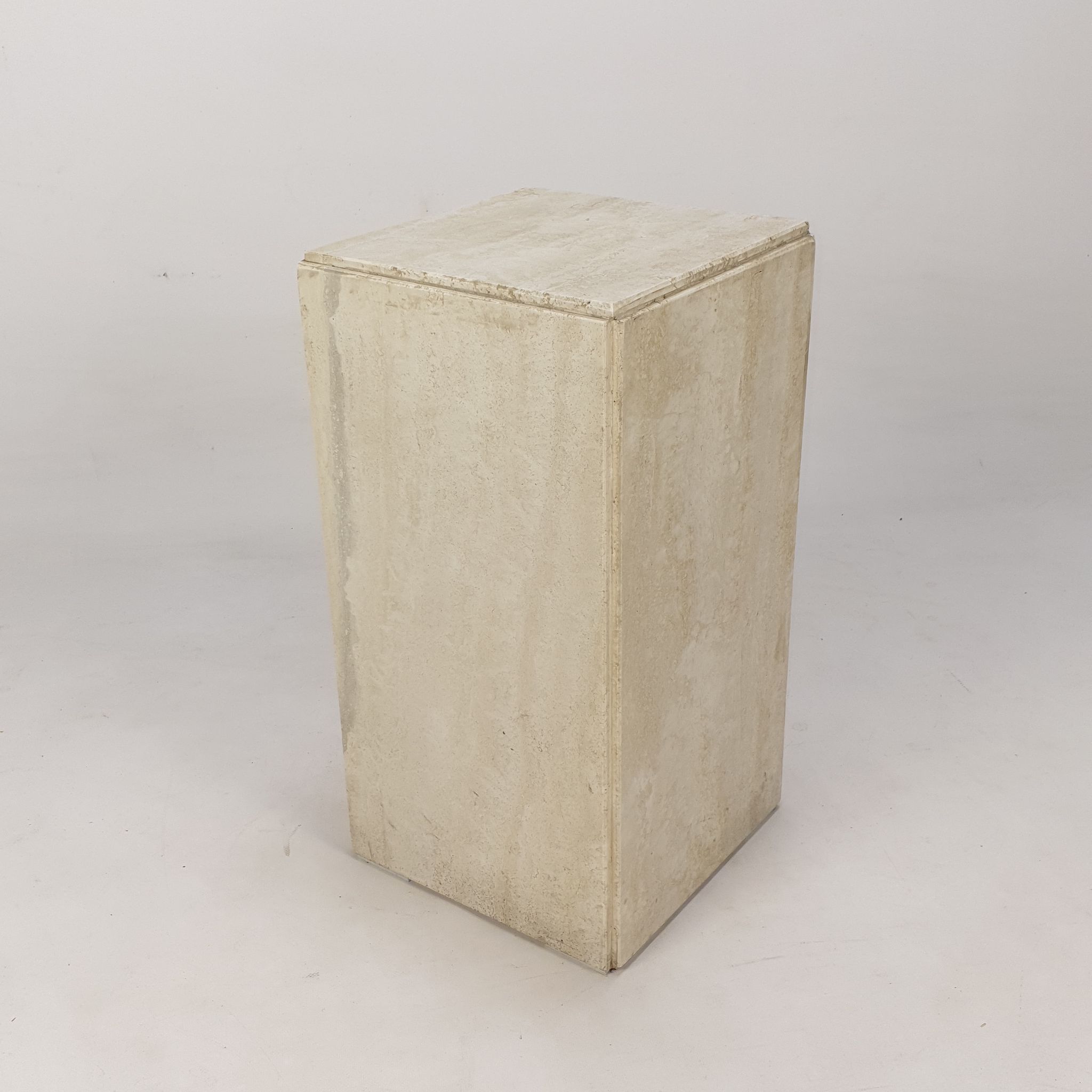 Italian travertine side table or pedestal, 1980's