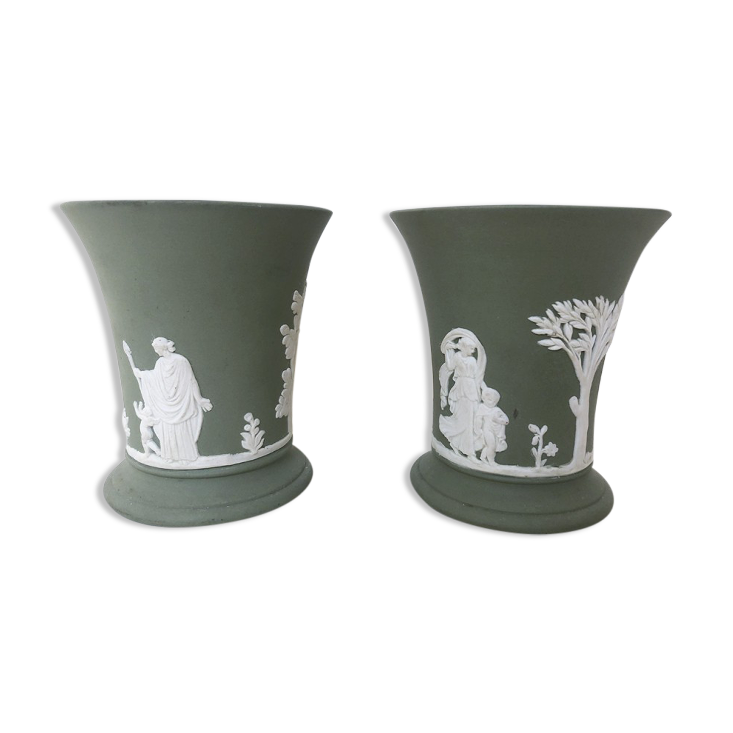 Paire de vases "Médicis" en biscuit Wedgwood 1950