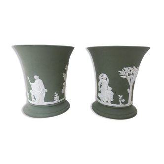 Pair of "Medici" vases in Wedgwood biscuit, 1950