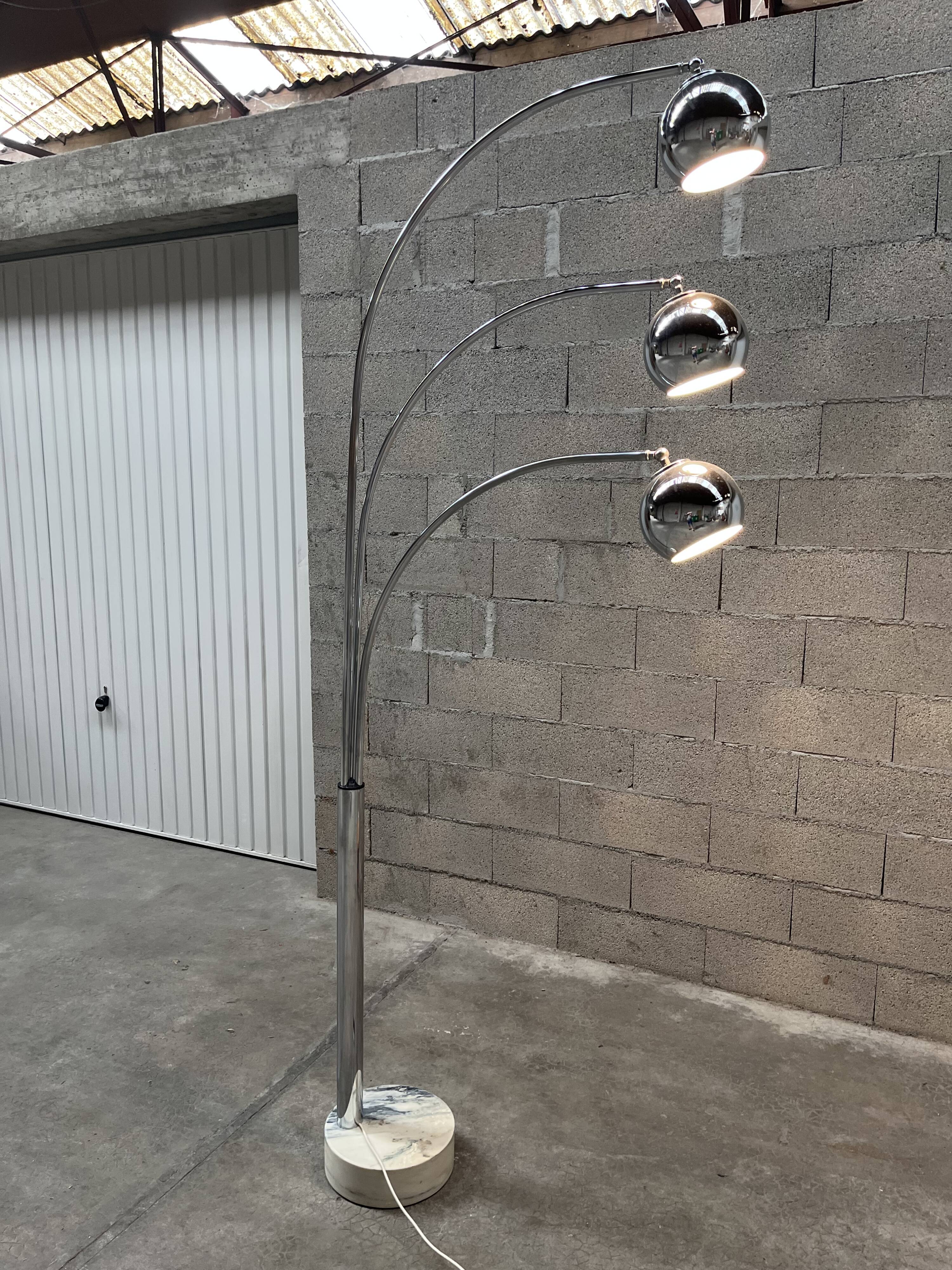 Lily of the valley floor lamp 1970 design Goffredo Reggiani