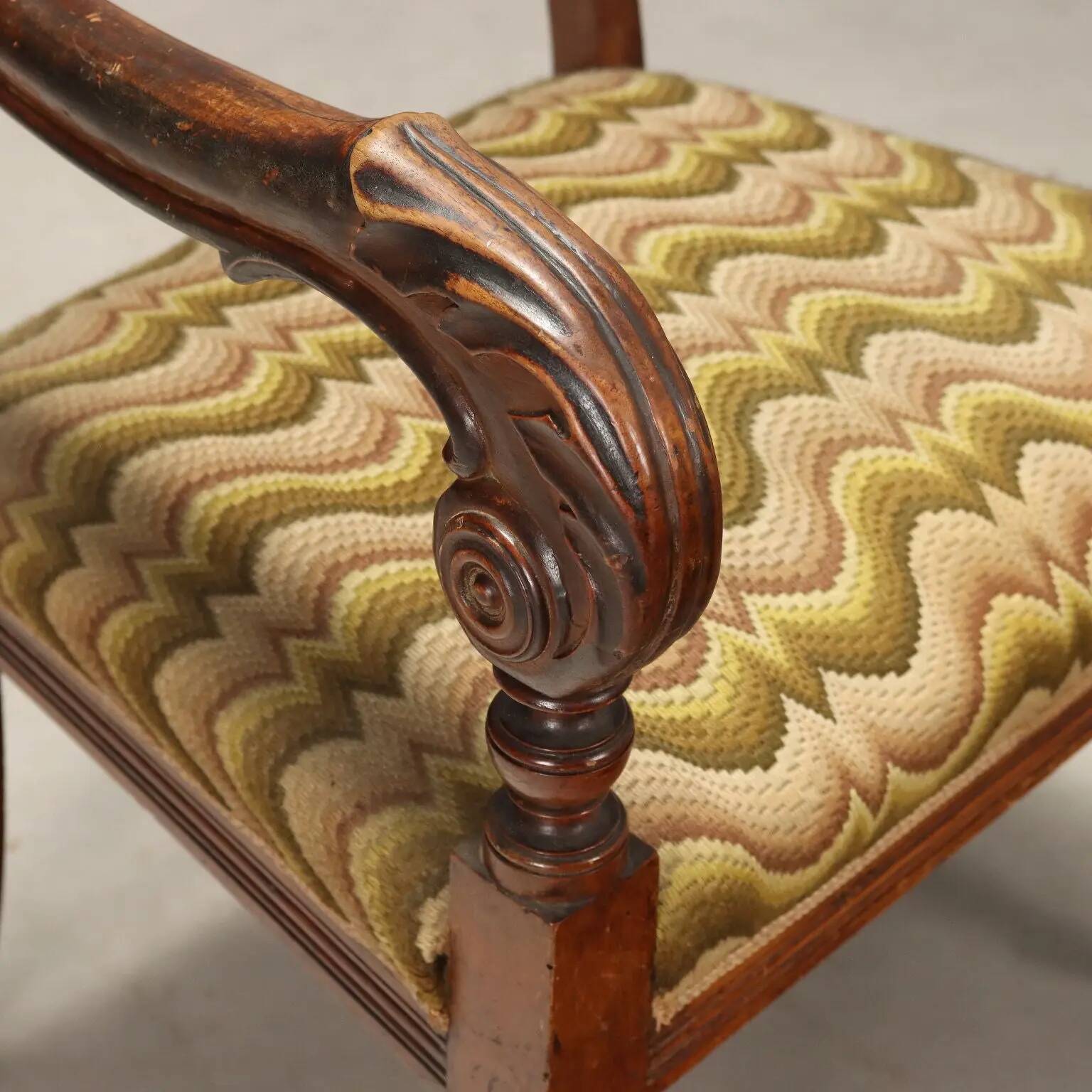 Antique Louis-Philippe armchair in walnut, Italy, 19th century.