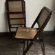 Paire de chaises pliantes cannées 1960