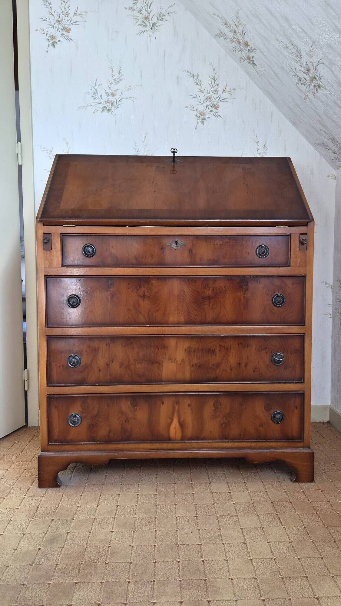 Georgian Secretary / Writing Desk in Mahogany and Green-Gold Leather - Very Good Condition